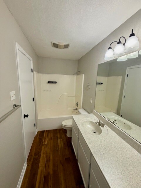 Building Photo - 2332 Breezy Dr