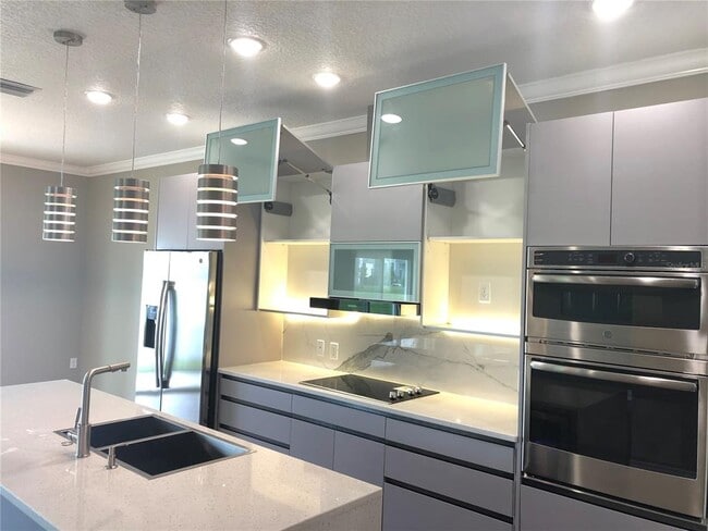 Building Photo - 1927 Greenbriar Ter