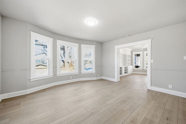 Building Photo - Spacious 4-Bedroom, 1.5-Bath Home with Plenty of Living Space!