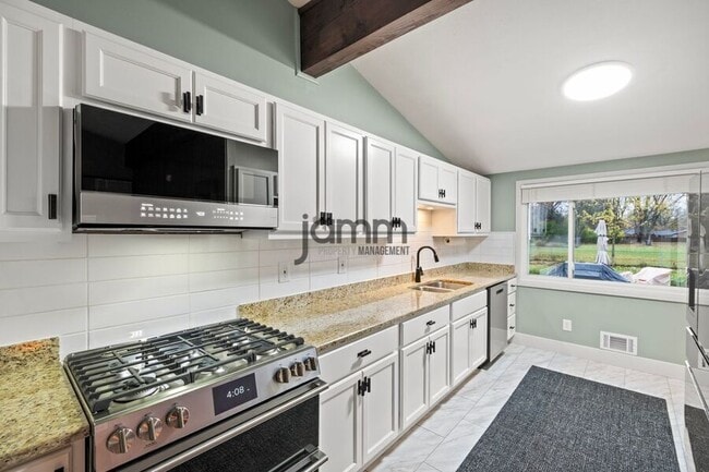 Building Photo - 268 Edgewood Dr