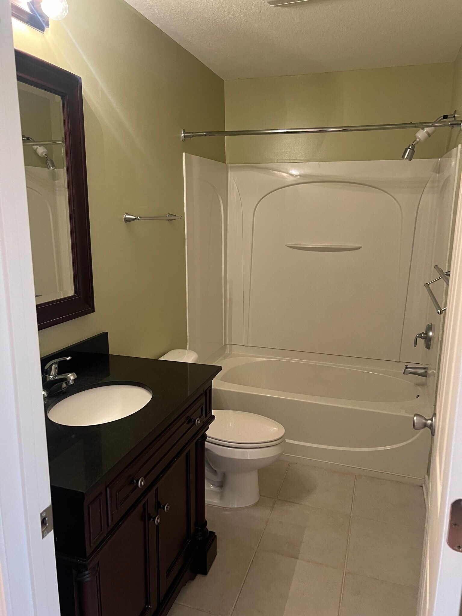 Second bathroom - 43 Rotunda Cir