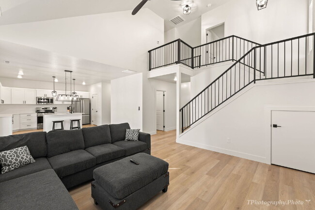 Building Photo - Private Master Suite Near SUU | Utilities Included | Female Housing | $850/Month