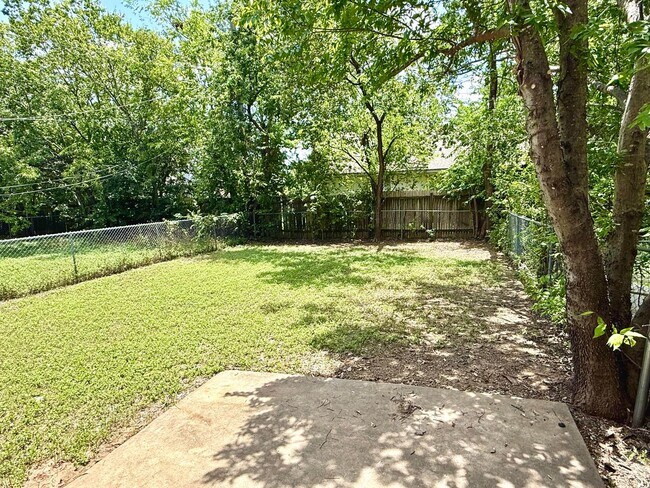 Building Photo - 403 Country Aire Dr