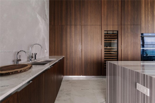 Building Photo - 17141 Collins Ave