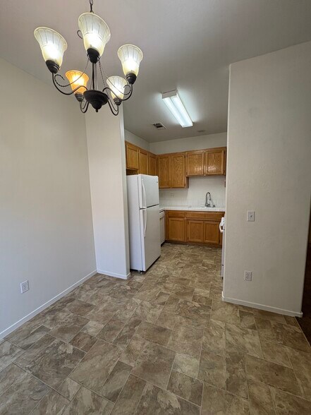 Building Photo - 609 Yellow Meadow Ct