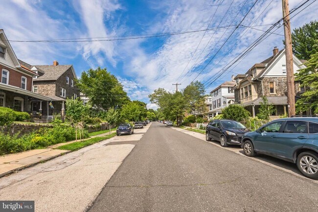 Building Photo - 117 Rochelle Ave