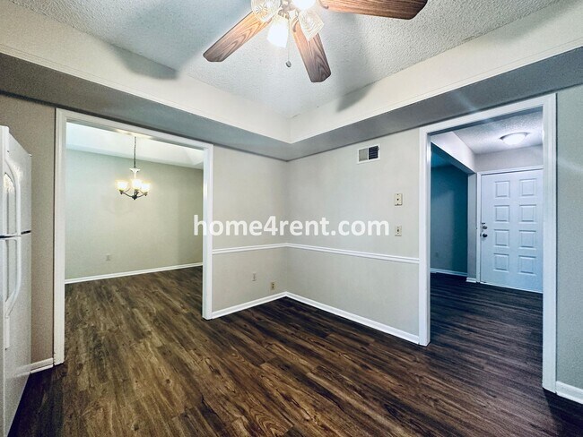 Building Photo - Beautiful Overland Park Home!