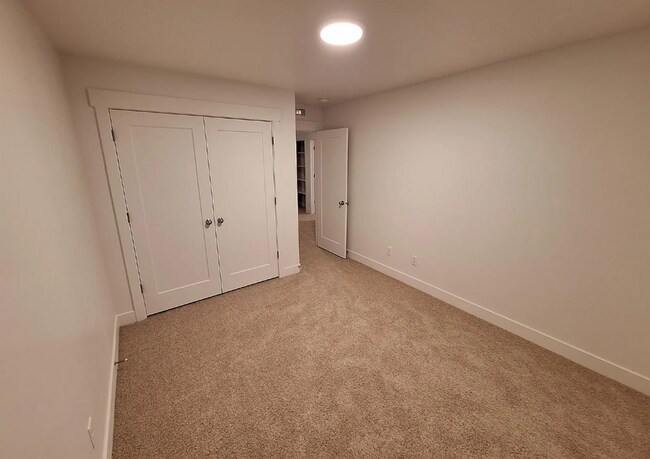 Building Photo - 4 bedroom/2.5 bathroom Townhome in Eagle M...