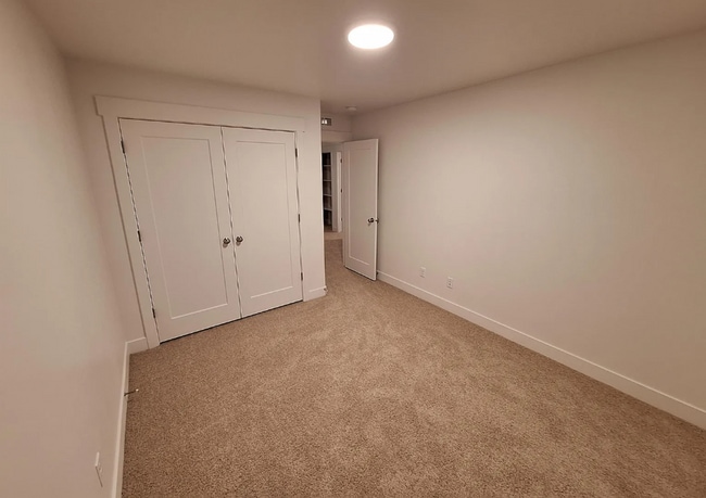 Building Photo - 4 bedroom/2.5 bathroom Townhome in Eagle Mountain