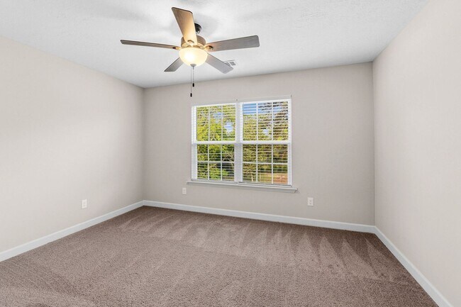 Building Photo - 302 Dorn St