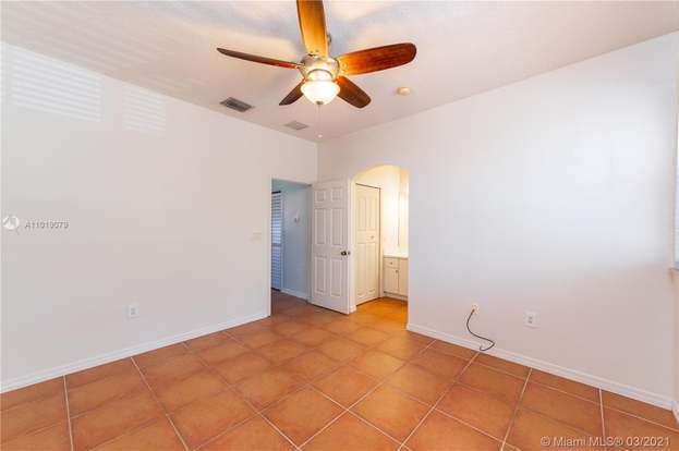 Building Photo - 632 SW 107th Ave