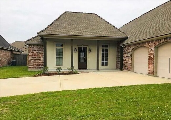 Primary Photo - 4-bedroom, 3.5-bathroom home AVAILABLE NOW!