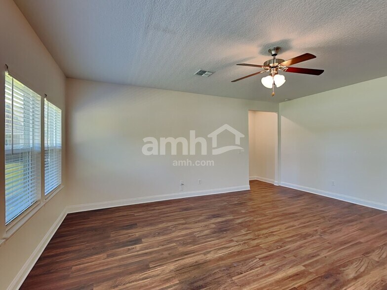 Building Photo - 32 Atlanta Dr