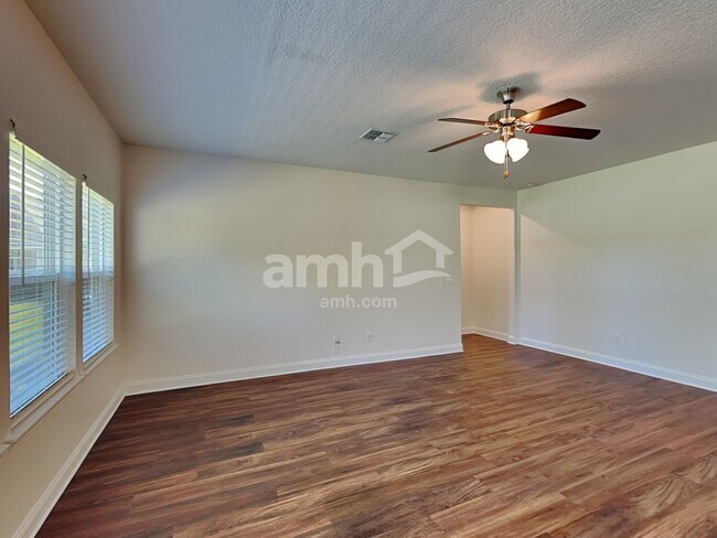 Building Photo - 32 Atlanta Dr