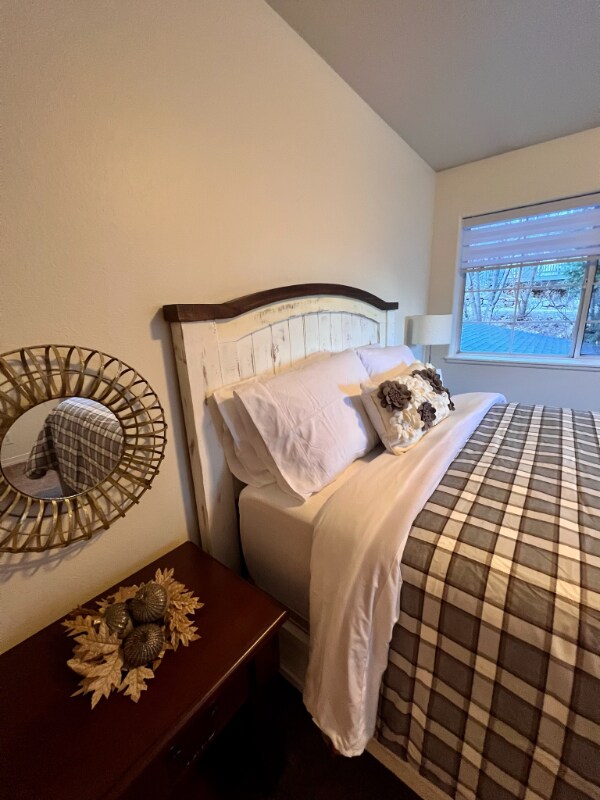 Building Photo - 1562 Oak St