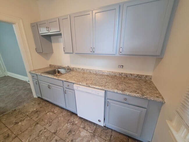 Building Photo - Dormont - 3 Bedroom Home