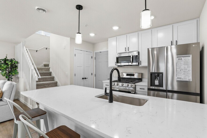 Building Photo - 928 Canter Dr