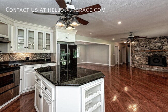 Building Photo - 525 W 4th St