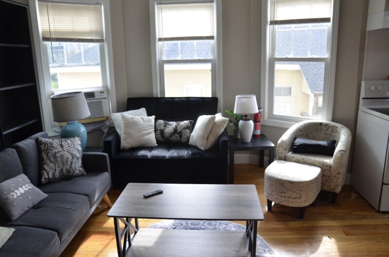 Building Photo - 51 Windsor St