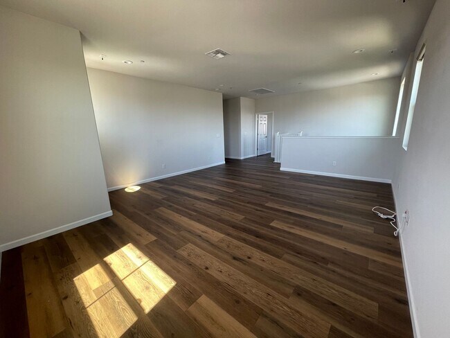 Building Photo - 427 Avignon Way