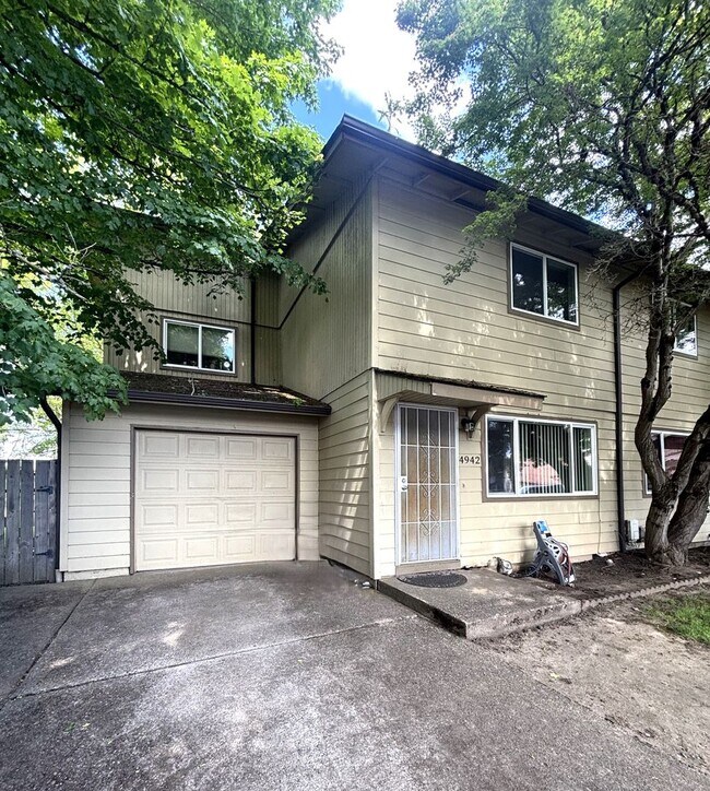 Primary Photo - 4932-4942 Elkhorn Ct SE Salem, OR 97317