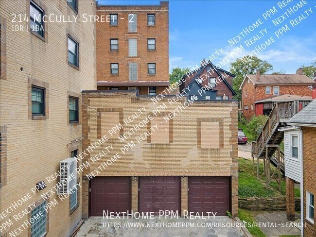Building Photo - 214 McCully St