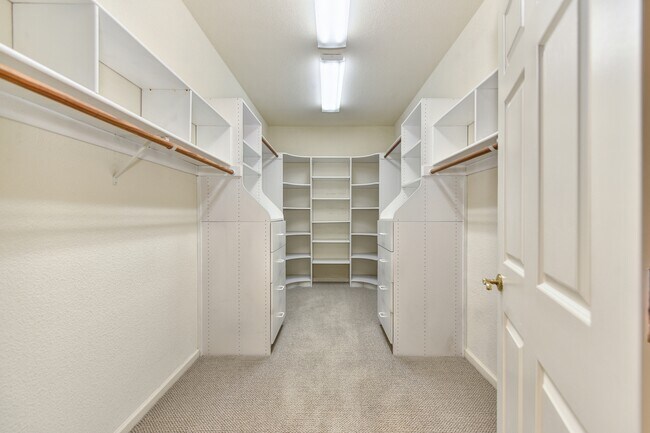 Building Photo - 6533 Chesbro Cir