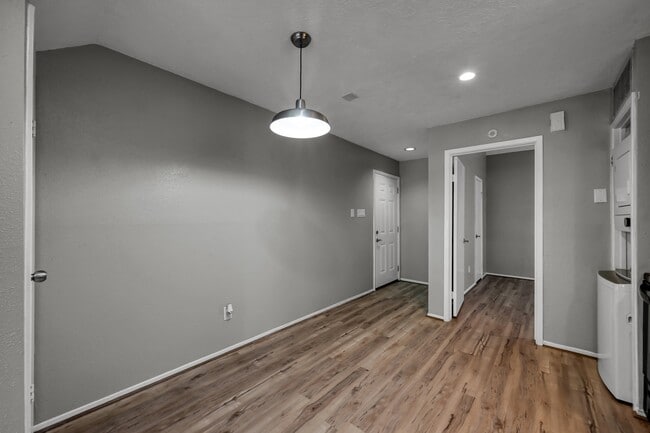 Building Photo - 12900 Walden Rd