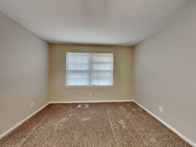 Building Photo - 1431 Lantana Dr