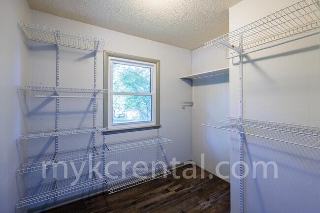 Building Photo - 7915 W 59th Terrace