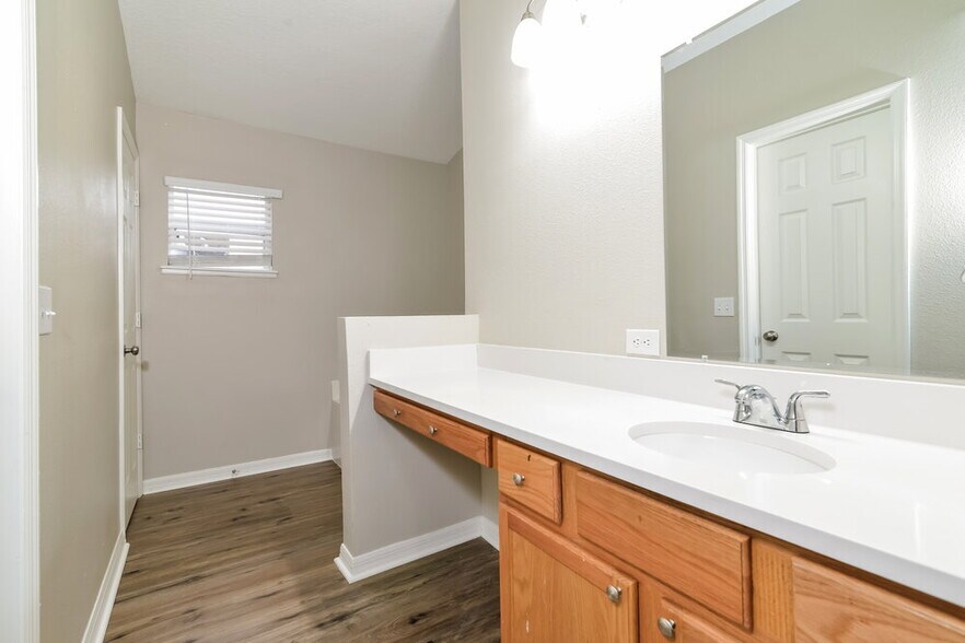 Building Photo - 1608 Sterns Dr