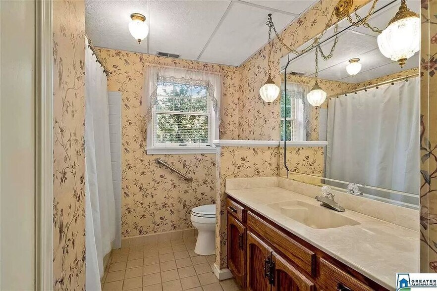 Building Photo - 1229 Edinborough Ln