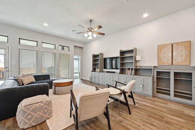 Building Photo - 132 Cyrus Milton Dr