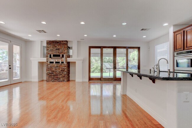 Building Photo - 10381 Walking View Ct