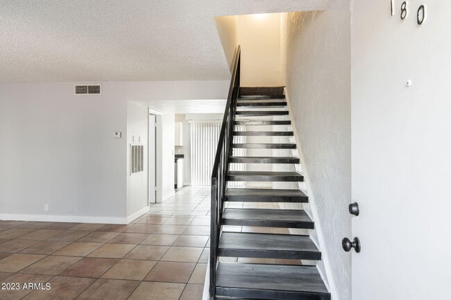 Building Photo - 3522 W Dunlap Ave