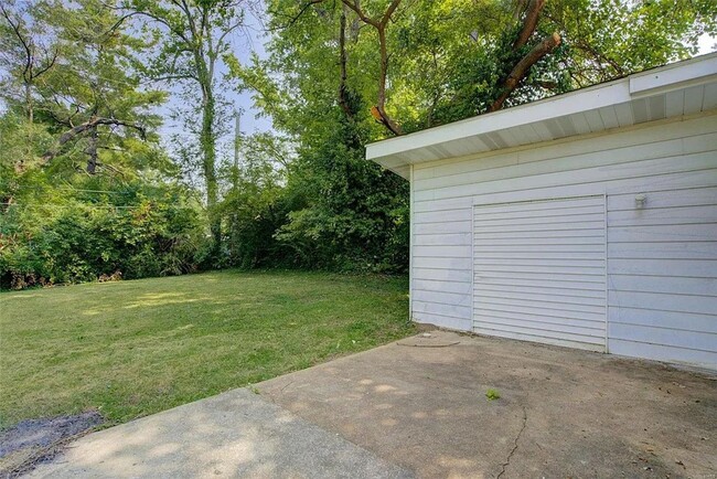 Building Photo - 8309 Woodhurt Dr Berkeley, MO 63134