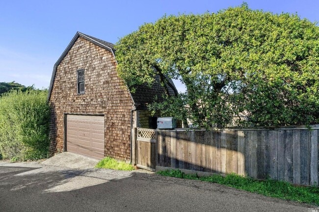 Building Photo - Gorgeous Sausalito Grand Craftsman Home w/...