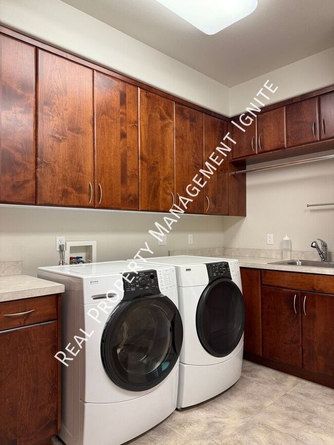 Building Photo - 3337 NW McCready Dr