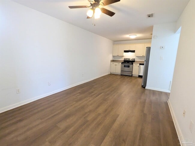 Building Photo - 3202 Redwood Ln