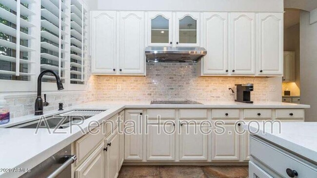 Building Photo - 1883 E Dava Dr