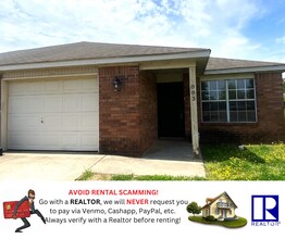 Building Photo - "Cozy 3-Bed, 2-Bath Duplex Retreat with 11...