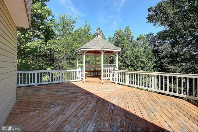 Building Photo - 66 Larkwood Ct