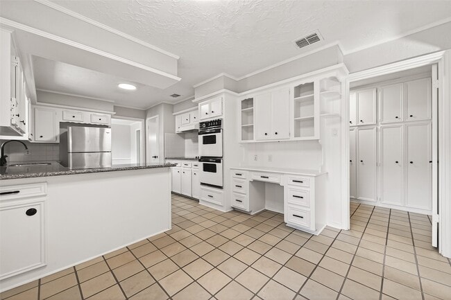 Building Photo - 6207 Claridge Dr