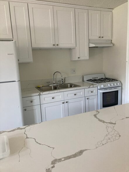 Kitchen - 10535 National Blvd