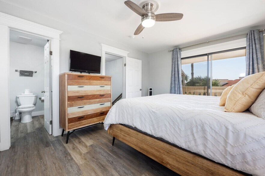 Building Photo - 17462 Front Beach Rd