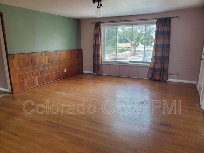 Building Photo - 2123 Robin Dr
