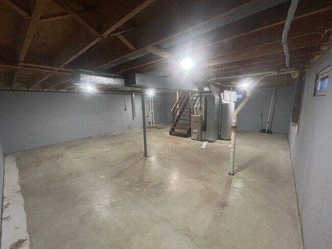 Building Photo - 603-605 Woodbine Ave