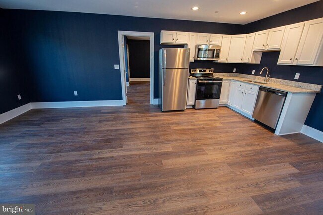 Building Photo - 106 Colonial Ct