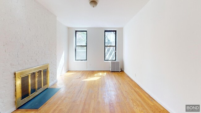 Building Photo - 239 E 24th St