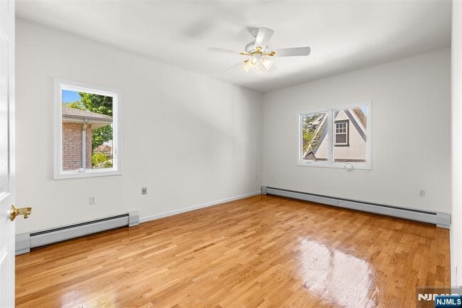 Building Photo - 499 Morse Ave
